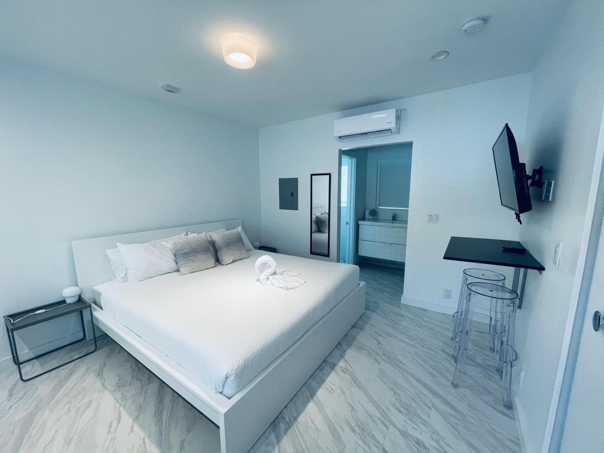 The Marlin Beachside Hollywood Room photo